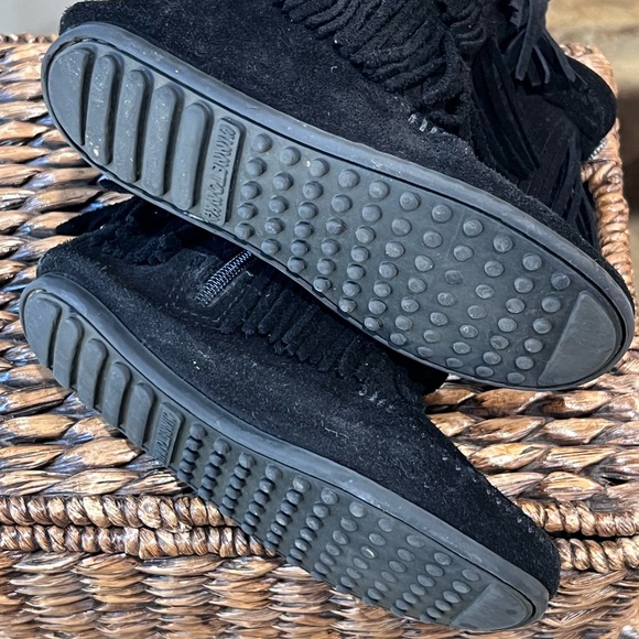 Minnetonka Kids Tall Zip 3-Layer Fringe Boots Size 2 EUC - Picture 3 of 3